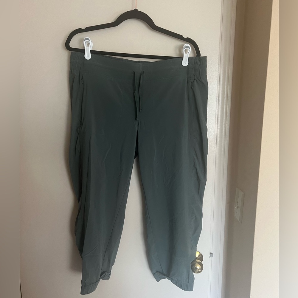 NWoT Athleta activewear crops